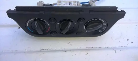 Suzuki Swift I Climate control unit