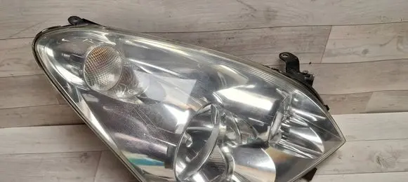 Toyota Corolla Verso AR10 Headlight/headlamp 