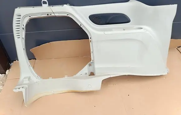 Chrysler Pacifica Centre console side trim rear 5RJ21PD2AG 101880060AR 02262022