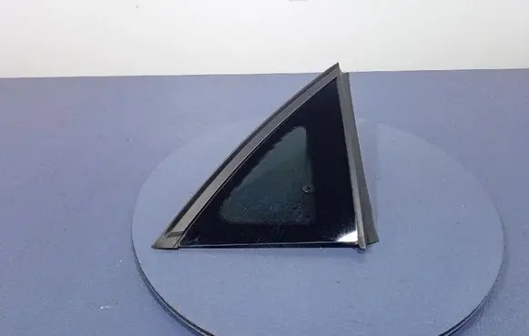 Renault Captur Rear side window 833000871R