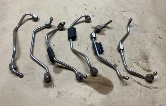 BMW 5 F10 F11 Fuel injector supply line/pipe 
