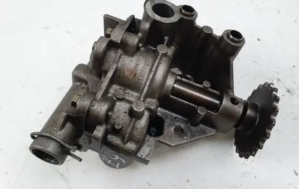Opel Vivaro Oil pump 8200345633 8200345757