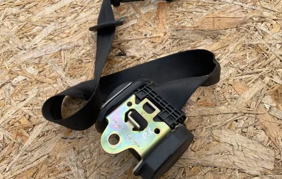 Audi TT Mk1 Rear seatbelt 566185121