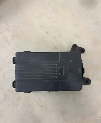 Audi A3 S3 8P Battery tray 1K0915333
