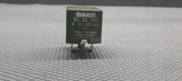 Saab 900 Fuel pump relay 8522310