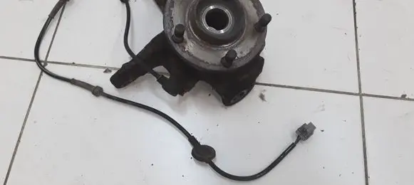Nissan Almera Tino Front wheel hub spindle knuckle
