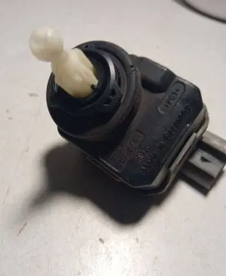 Opel Astra G Headlight level adjustment motor 90590665