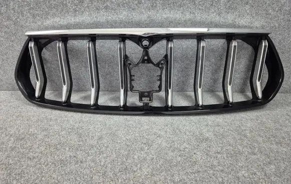 Maserati Levante Front bumper upper radiator grill 670151261 670161263