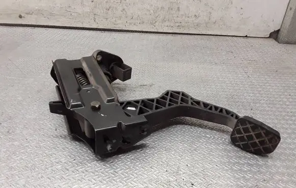 Volkswagen New Beetle Clutch pedal 