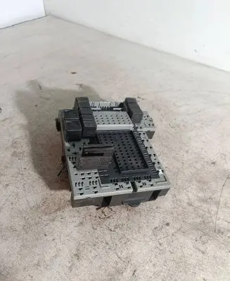 Volvo V70 Fuse module 08688434 08678966 02W322