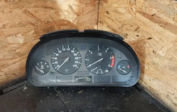 BMW 5 E39 Speedometer (instrument cluster) 8375902 62118375902