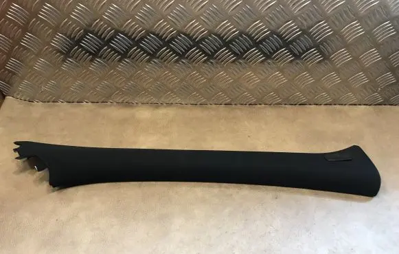 Mercedes-Benz S W221 (B) pillar trim (top)