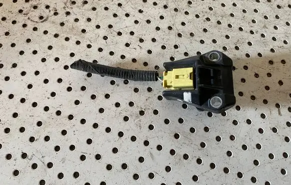 Subaru Outback Airbag deployment crash/impact sensor 231AG020