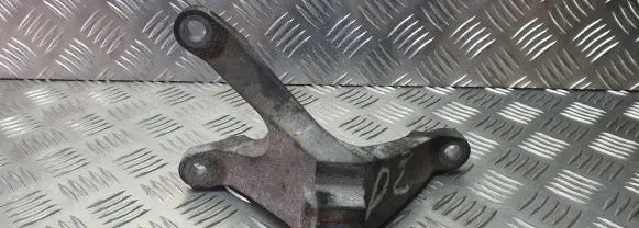 Mazda 3 I Gearbox mounting bracket