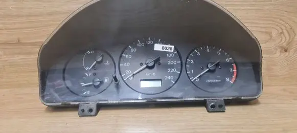 Mazda 323 F Speedometer (instrument cluster) 7MBH1CB