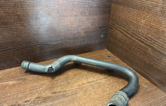 Volkswagen Transporter - Caravelle T5 Engine coolant pipe/hose 7H0121065 7H0121065L