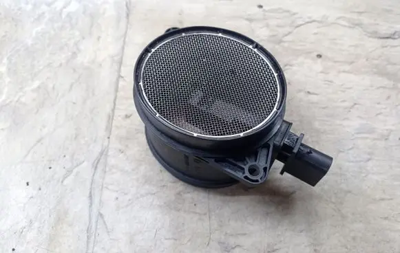 BMW 5 E60 E61 Mass air flow meter 7805415 0281002936