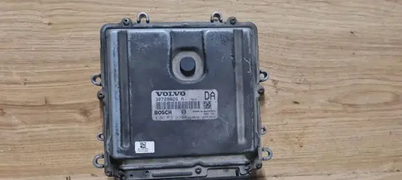 Volvo V70 Engine control unit/module 30729826A 0281012103