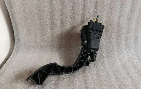 Volvo S40 Accelerator throttle pedal 4M519F836AH 9C95YE