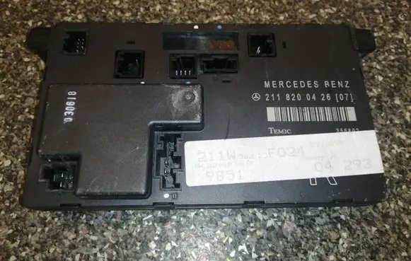 Mercedes-Benz E W211 Door control unit/module 2118200426