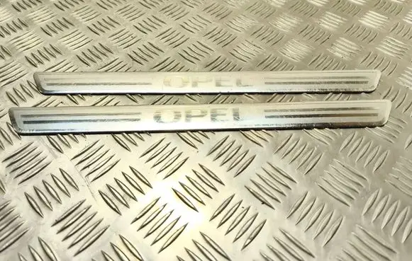 Opel Astra J Front sill trim cover 13267113 498166255