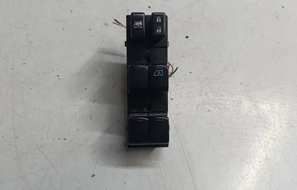 Nissan Note (E12) Quarter vent window switch 