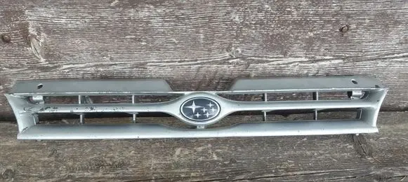 Subaru Legacy Front bumper upper radiator grill 8200012581