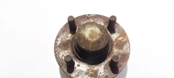 Nissan Sunny Rear wheel hub