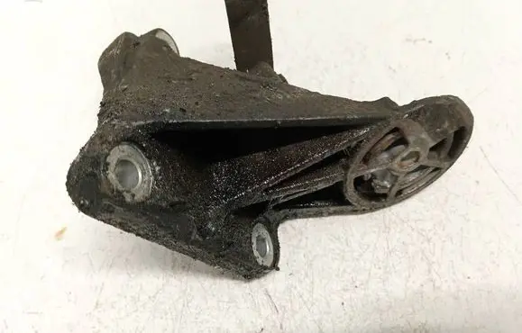 Volvo S70 V70 V70 XC Engine mounting bracket 074199275