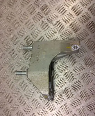 Suzuki SX4 S-Cross Engine mounting bracket