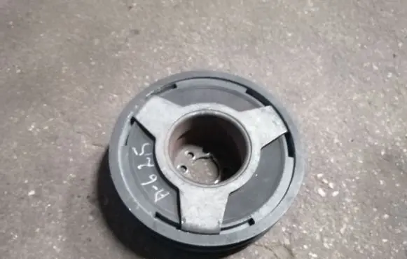 Audi A6 S6 C5 4B Crankshaft pulley 059105251M