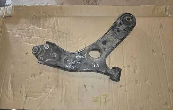 Toyota Corolla Verso AR10 Front lower control arm/wishbone 