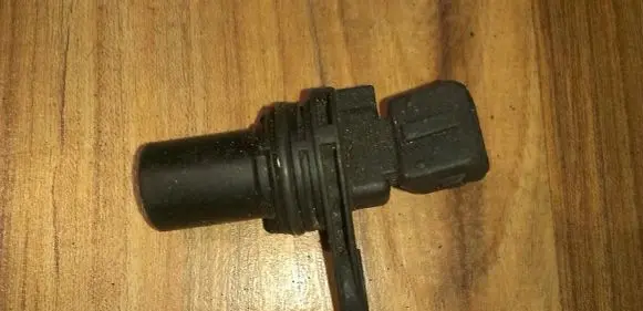 Ford Mondeo MK I Camshaft position sensor 12K073A1E