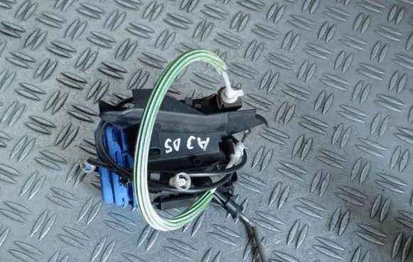 Audi A3 S3 8L Rear door lock 8D0839016A