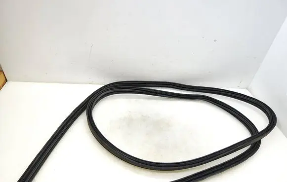 Nissan Qashqai Trunk rubber seal (body) 