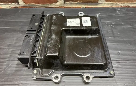 Volvo V60 Engine control unit/module 32242005