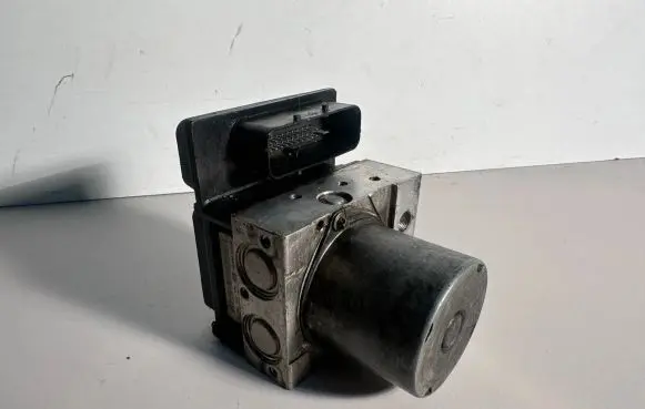BMW 5 E60 E61 ABS Pump 6758743 359L3070404