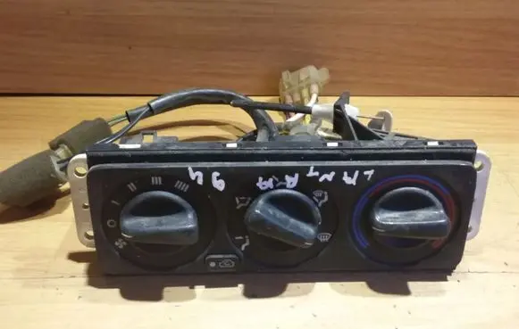 Hyundai Lantra I Climate control unit 0J2A6