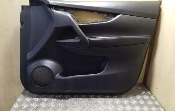 Nissan X-Trail T32 Front door card panel trim 809104CE0A
