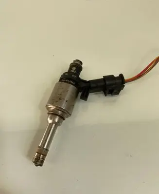 Audi A5 8T 8F Fuel injector 0261500057 06H906036F