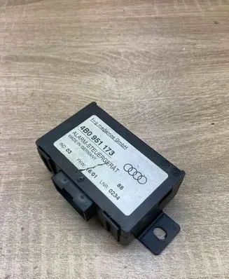 Audi A4 S4 B5 8D Alarm control unit/module 4B0951173 748010101