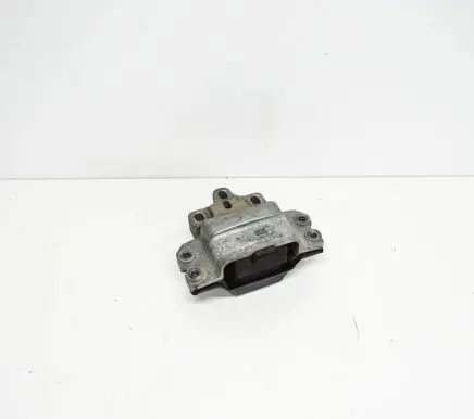 Volkswagen PASSAT B6 Engine mount bracket 3C0199555AA