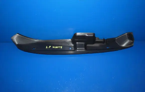 Volvo XC90 Fender end trim 31353952 BQ2FA