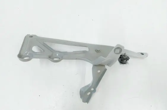 BMW X2 F39 Fender mounting bracket 7431008