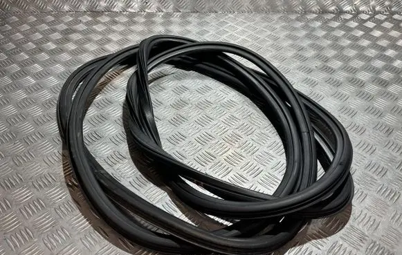 Audi A3 S3 8V Front door rubber seal VW25065