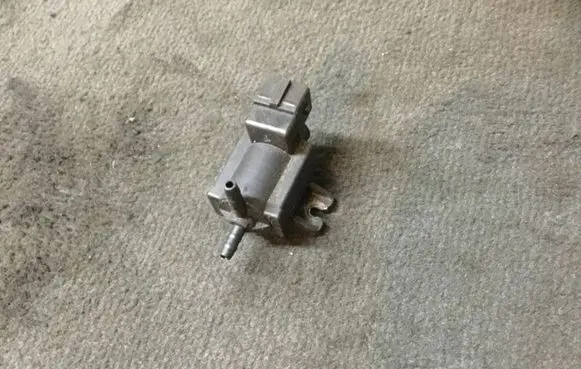 Volvo S60 Valve vacuum 31219977
