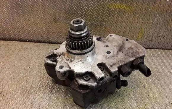 Mercedes-Benz A W169 Mechanical fuel pump 6400700701 A6400700701