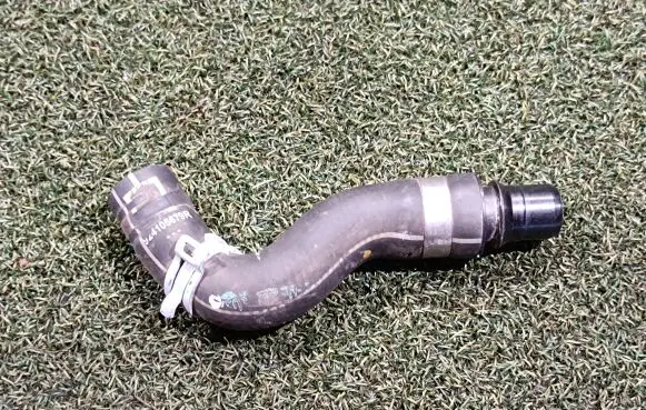 Engine coolant pipe/hose