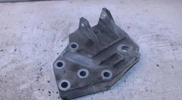 Land Rover Evoque I Engine mounting bracket BJ326P096AA