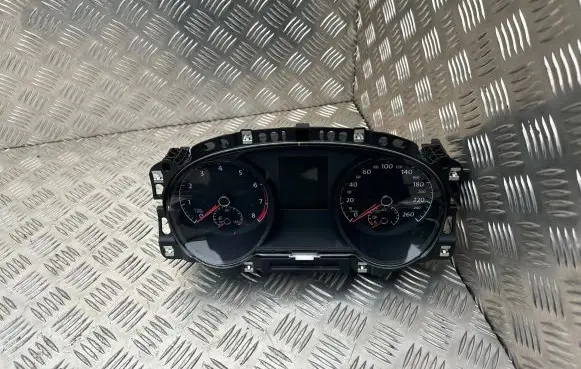 Volkswagen Golf VII Speedometer (instrument cluster) 5G0920860 223406km